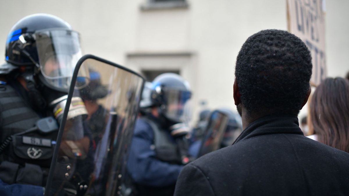 Mačety a železné tyče. Čečenci se ve Francii vydali na trestnou výpravu